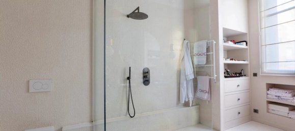 5 bedrooms Apartment in Paris, France No. 346381 10