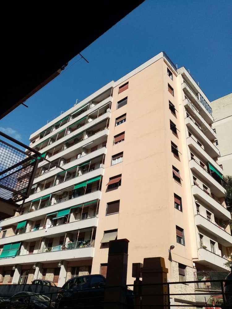 4 rooms Apartment in Genoa, Italy No. 256919