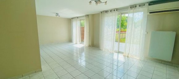 3 bedrooms House in Chambly, France No. 301547 2