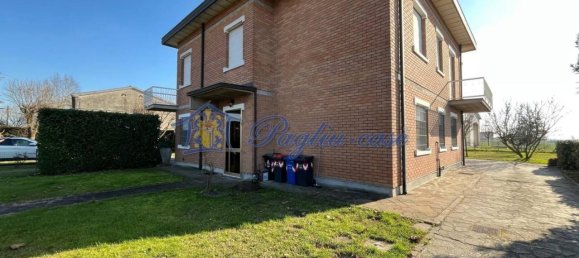 Casa de 10 habitaciónes en Novi di Modena, Italy No. 30808 3