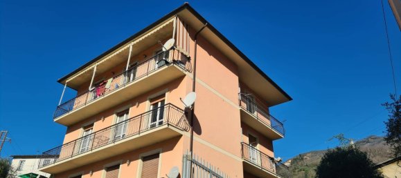 Apartamento de 3 dormitorios en Neirone, Italy No. 280959 2
