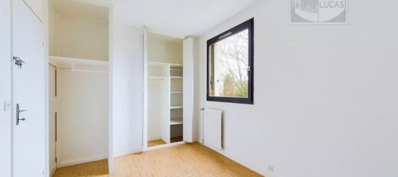 3 bedrooms Apartment in Boissy-Saint-Leger, France No. 167598 4