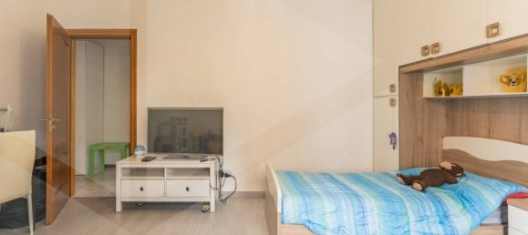 3-salle Appartement à Milan, Italy No. 241659 18