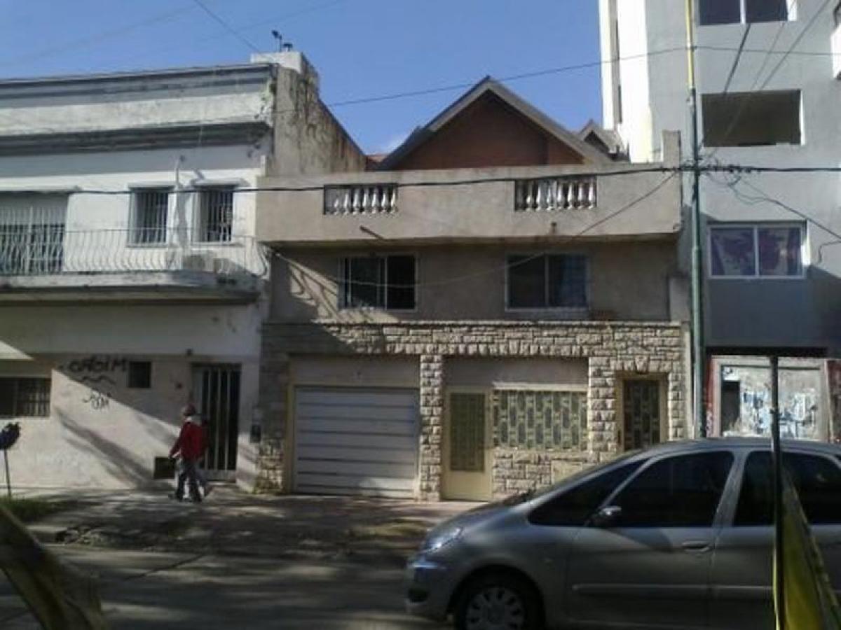 10 bedrooms House in General San Martin, Argentina No. 8691