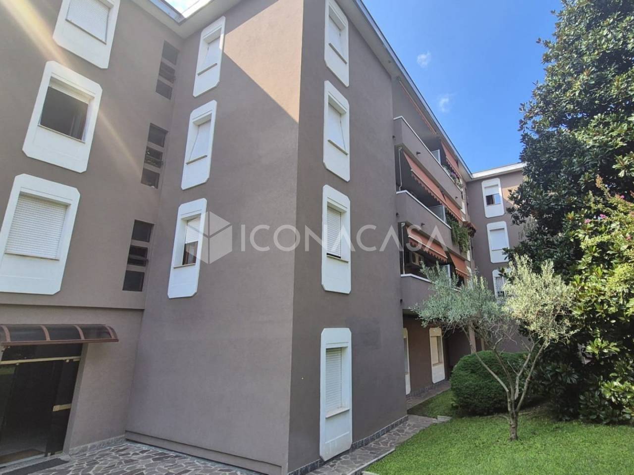 3 bedrooms Apartment in Monza, Italy No. 277013