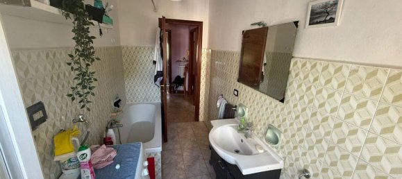 4 Schlafzimmer Wohnung in Montecchio Emilia, Italy, Nr. 336202 6