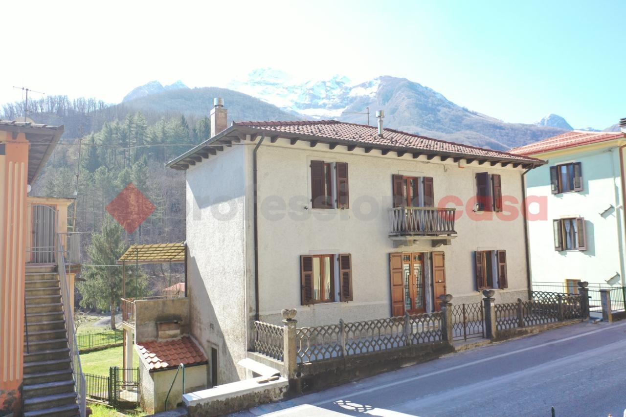 3-salle Maison à Minucciano, Italy No. 16394