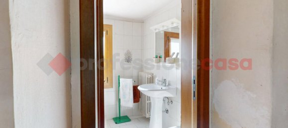 3-salle Maison à Minucciano, Italy No. 16394 25