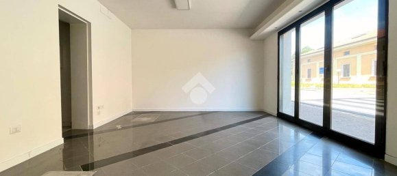 35m² Commercial property in Udine, Italy No. 257566 3