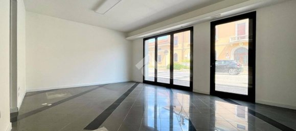 35m² Commercial property in Udine, Italy No. 257566 2
