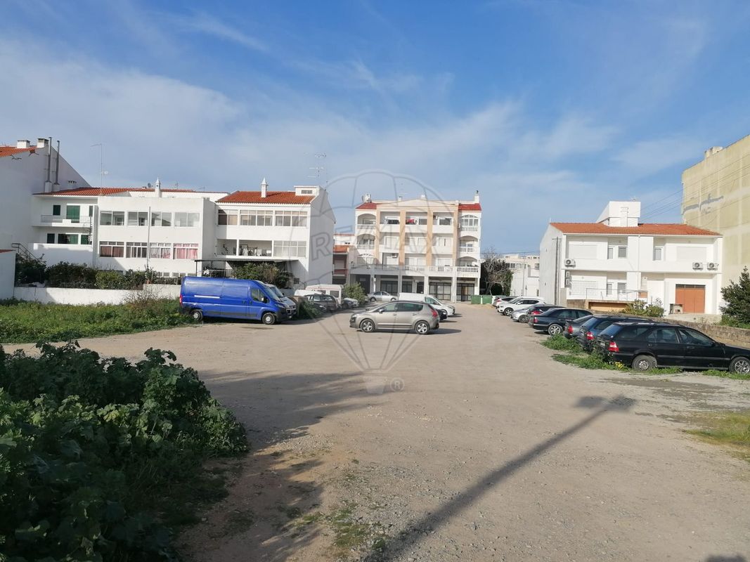 276m² Land in Loule, Portugal No. 38010