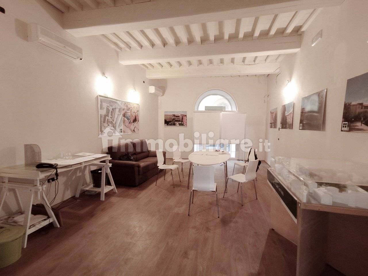 2 rooms Commercial property in Pisa, Italy No. 70712