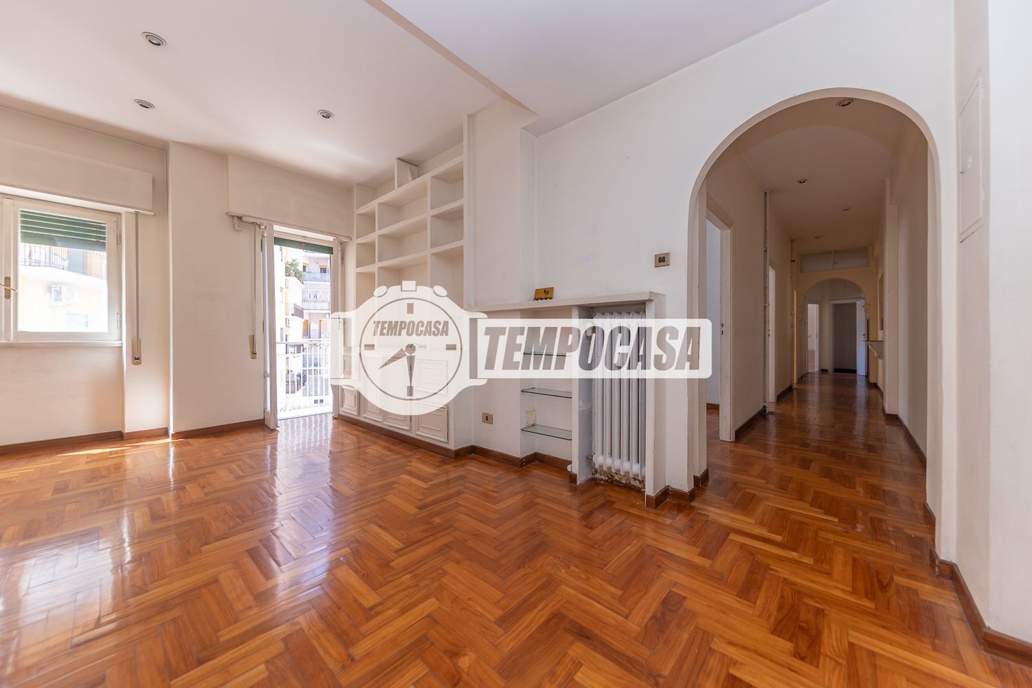 4 rooms Apartment in Rome, Italy No. 258004