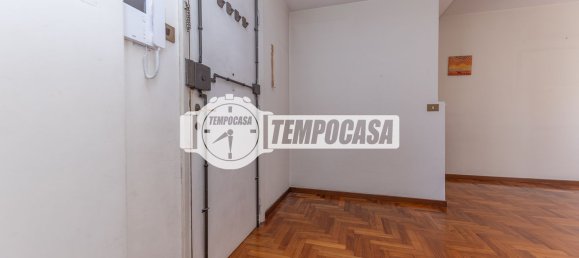 4 rooms Apartment in Rome, Italy No. 258004 8