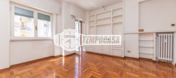 4 rooms Apartment in Rome, Italy No. 258004 2