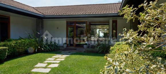 4 bedrooms Villa in Colverde, Italy No. 318000 2