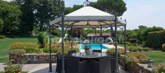 4 bedrooms Villa in Colverde, Italy No. 318000 6