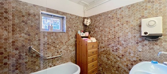 6 bedrooms House in Civrieux, France No. 301331 15