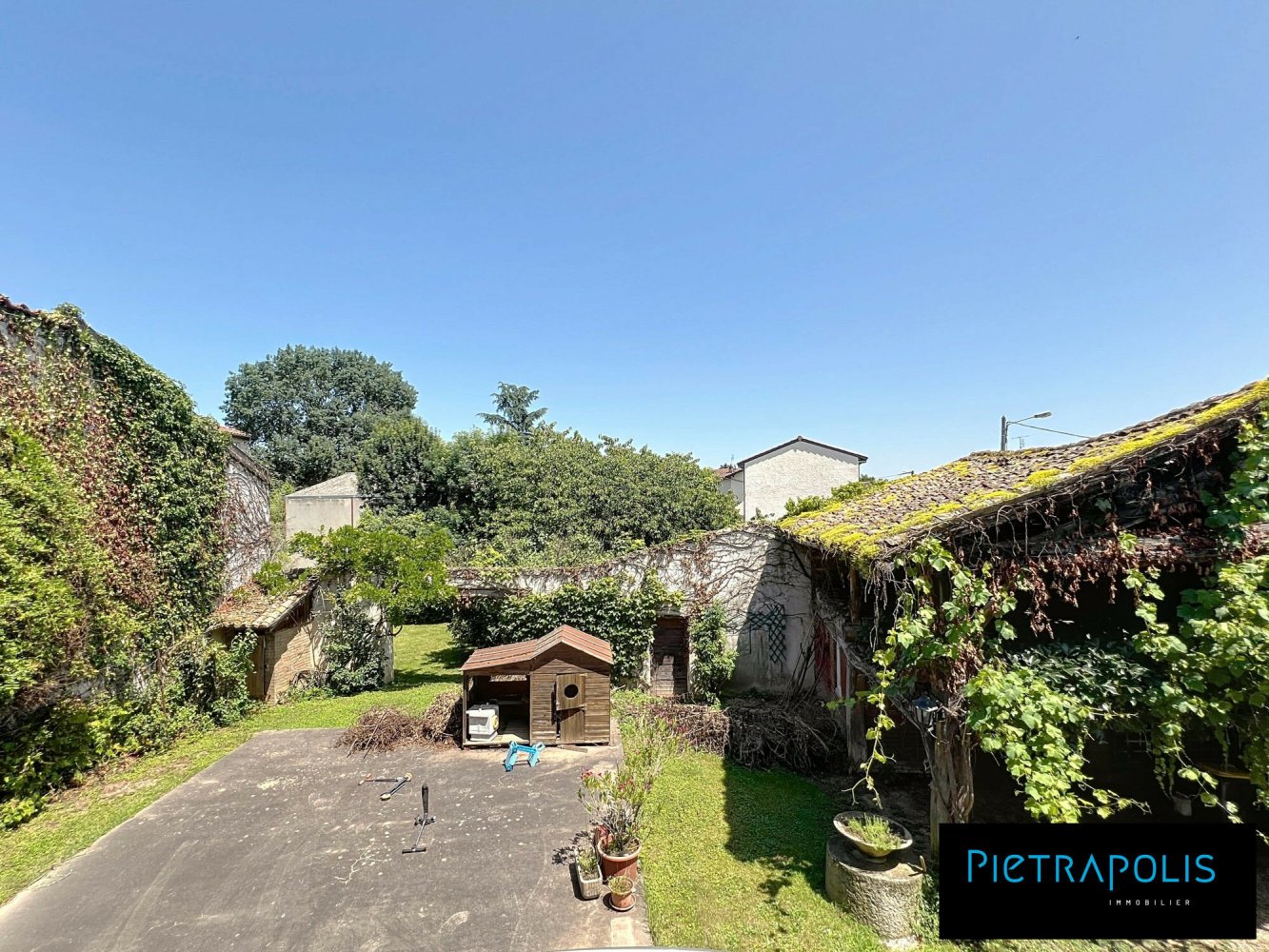 6 bedrooms House in Civrieux, France No. 301331