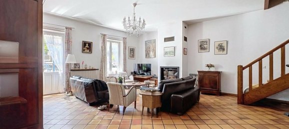 6 bedrooms House in Civrieux, France No. 301331 4