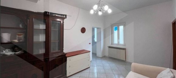 5 rooms Apartment in Ponsacco, Italy No. 26975 4