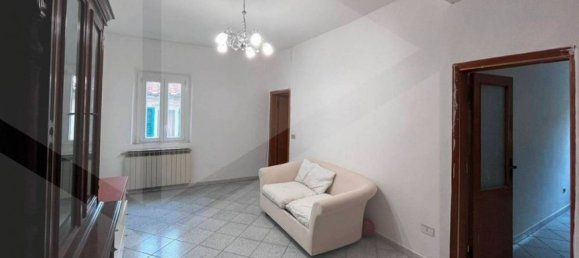 5 rooms Apartment in Ponsacco, Italy No. 26975 7