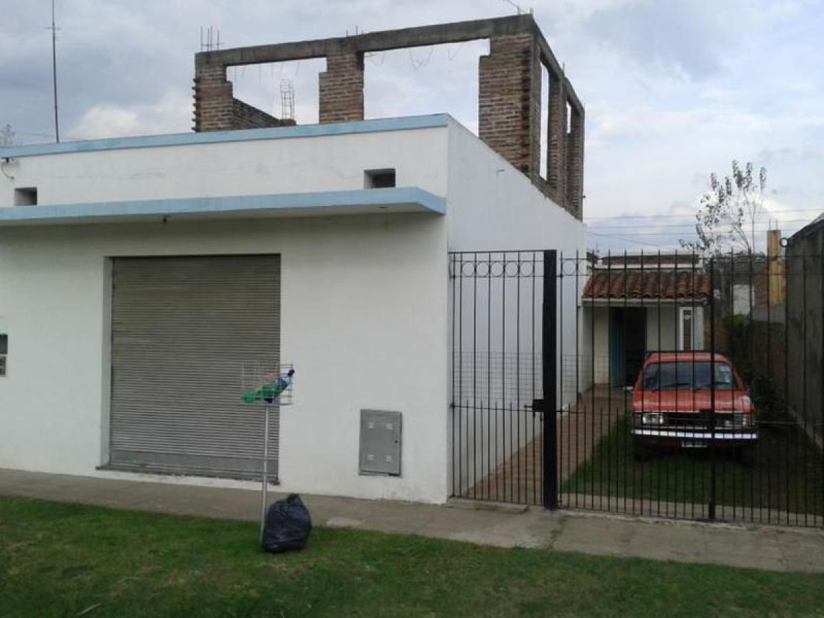 2 bedrooms House in Moreno, Argentina No. 52848