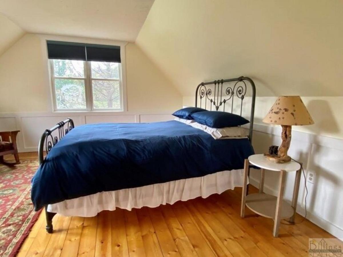 7 bedrooms House in Emigrant, USA No. 414679