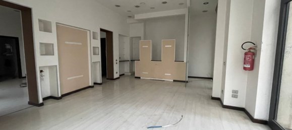 Коммерческая недвижимость с 4 комнатами в Терни, Италия № 174503 5