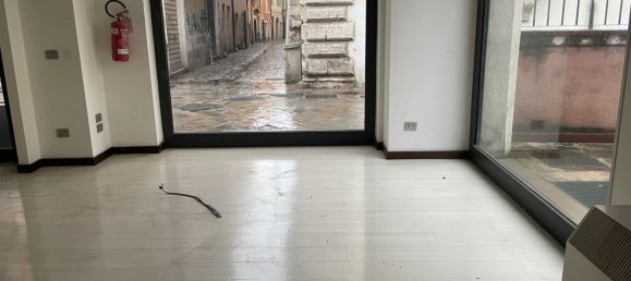 Коммерческая недвижимость с 4 комнатами в Терни, Италия № 174503 3