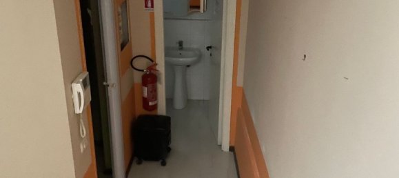 Коммерческая недвижимость с 4 комнатами в Терни, Италия № 174503 15