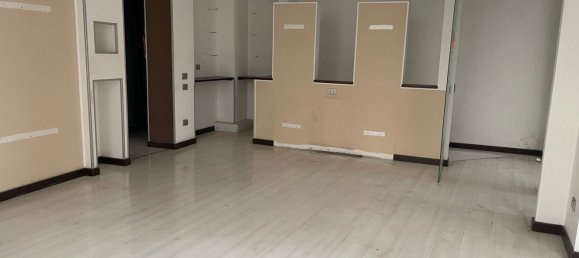 Коммерческая недвижимость с 4 комнатами в Терни, Италия № 174503 4