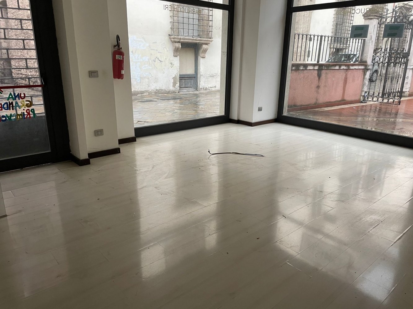 Коммерческая недвижимость с 4 комнатами в Терни, Италия № 174503