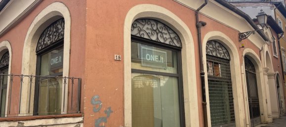 Коммерческая недвижимость с 4 комнатами в Терни, Италия № 174503 6