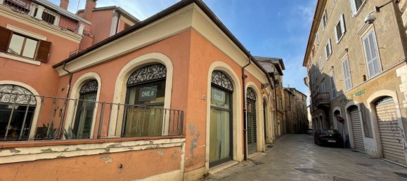 Коммерческая недвижимость с 4 комнатами в Терни, Италия № 174503 24