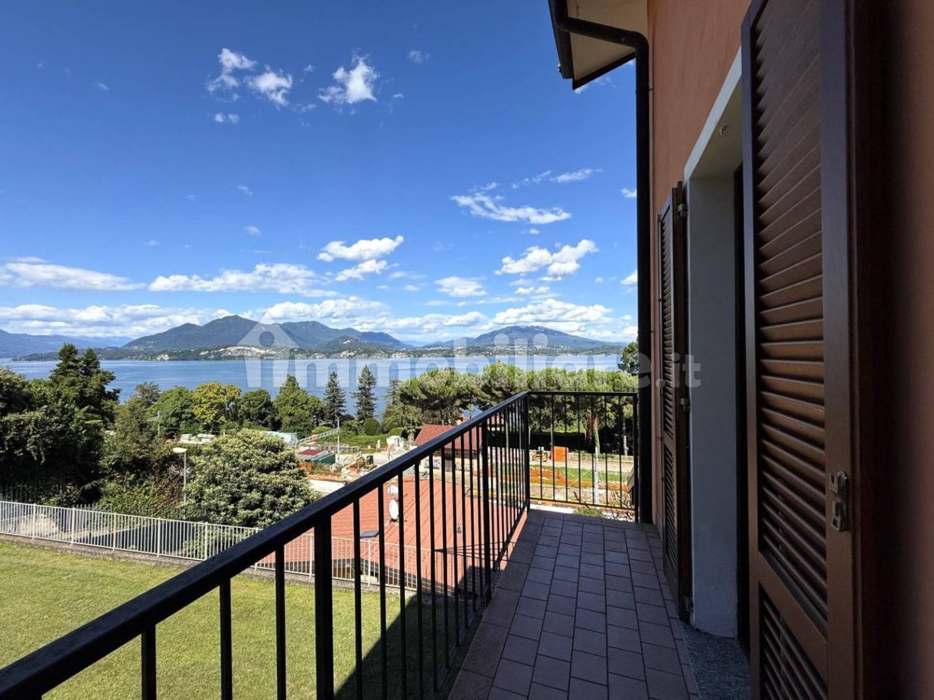 Вилла с 2 спальнями в Бельджирате, Италия № 265037