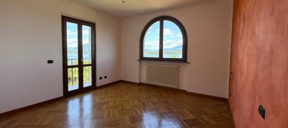 Вилла с 2 спальнями в Бельджирате, Италия № 265037 13