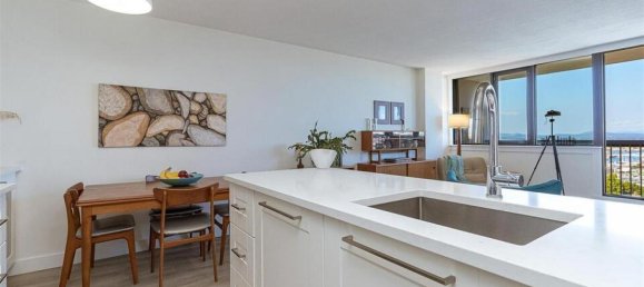 Studio in the Condo in British Columbia, Canada No. 1275 5