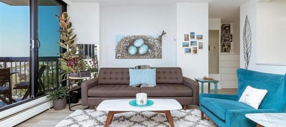 Studio in the Condo in British Columbia, Canada No. 1275 12