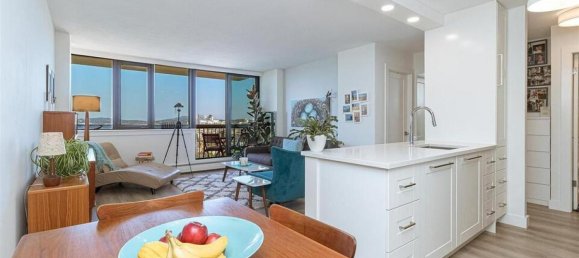 Studio in the Condo in British Columbia, Canada No. 1275 7