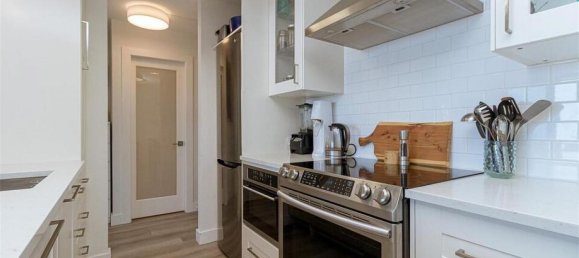 Studio in the Condo in British Columbia, Canada No. 1275 3