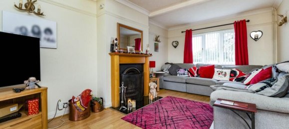 4 bedrooms House in Stevenage, United Kingdom No. 2531 2