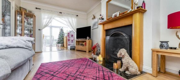 4 bedrooms House in Stevenage, United Kingdom No. 2531 3