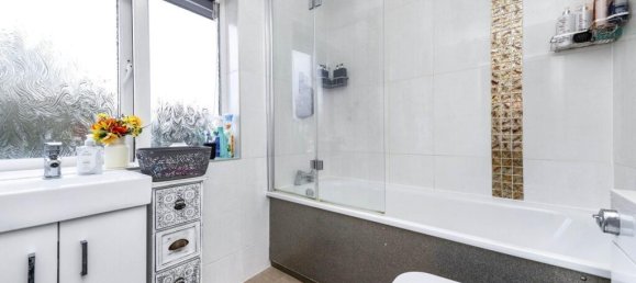 4 bedrooms House in Stevenage, United Kingdom No. 2531 15