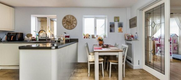 4 bedrooms House in Stevenage, United Kingdom No. 2531 5