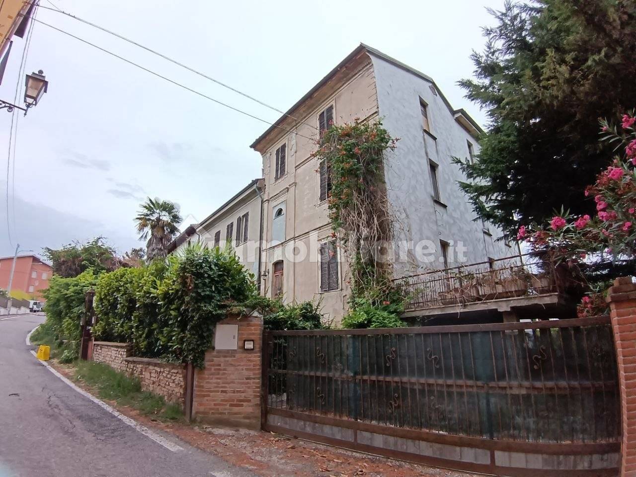 9 chambres Villa à Ziano Piacentino, Italy No. 290290