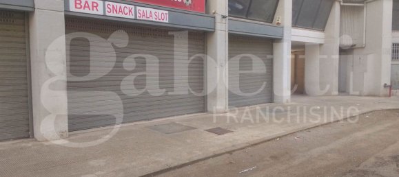 1 room Commercial property in Taranto, Italy No. 351383 2