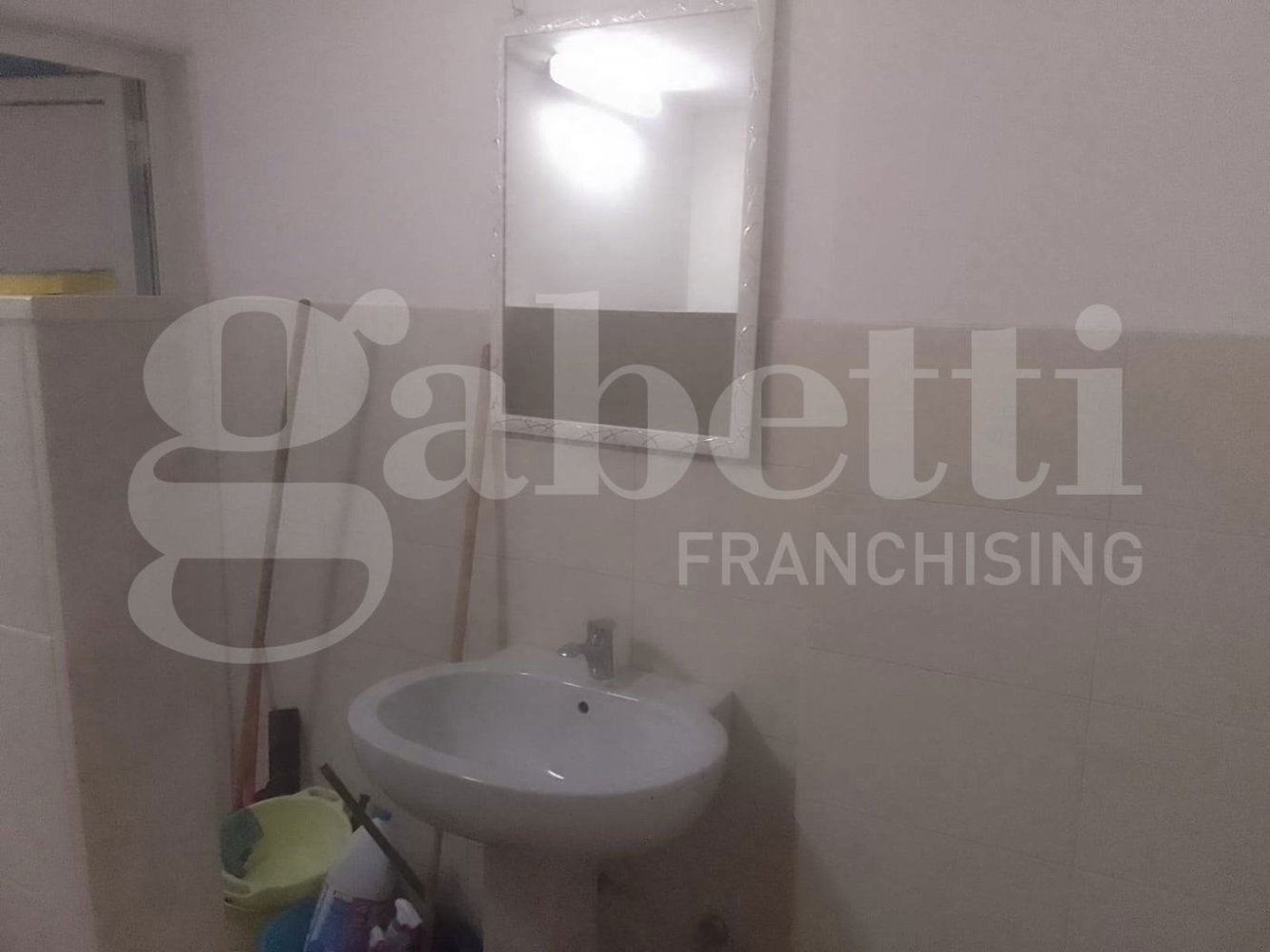 1-Zimmer Gewerbliche Immobilie in Taranto, Italy, Nr. 351383