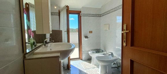 Villa de 6 dormitorios en Guidonia Montecelio, Italy No. 371512 26