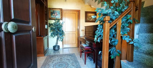 Villa de 6 dormitorios en Guidonia Montecelio, Italy No. 371512 15